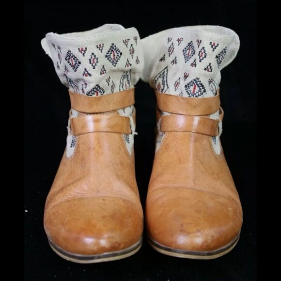 Anthropologie Latigo James Embroidered Booties Sz 8 Leather Western Ankle Boots. - Picture 2 of 9